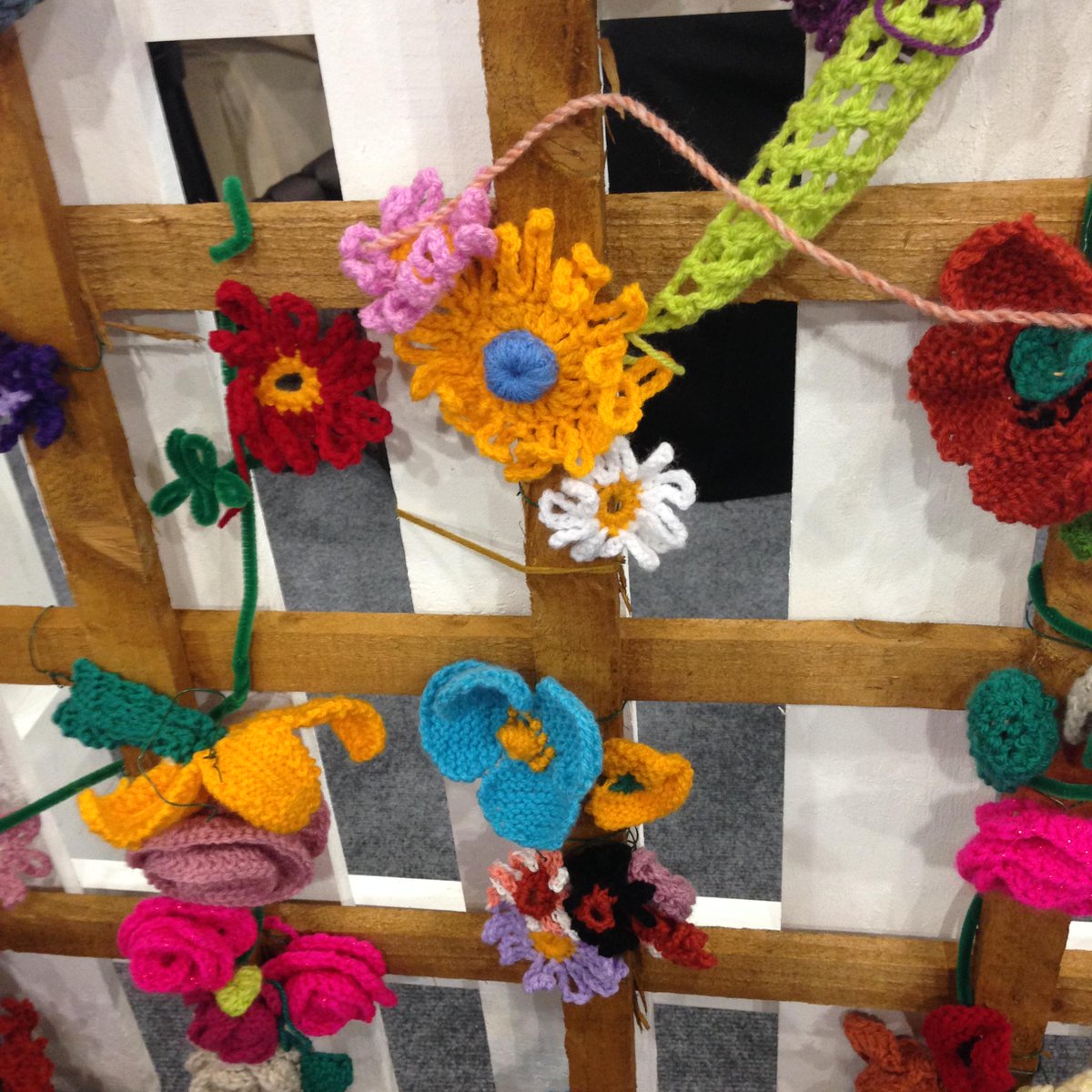 stylishknitting's tweet photo. Spring is in the air at the #KnittingandStitchingShow with cute knitted blooms @twistedthread #SimpleStylishKnitting http://t.co/tNY90GgfTn