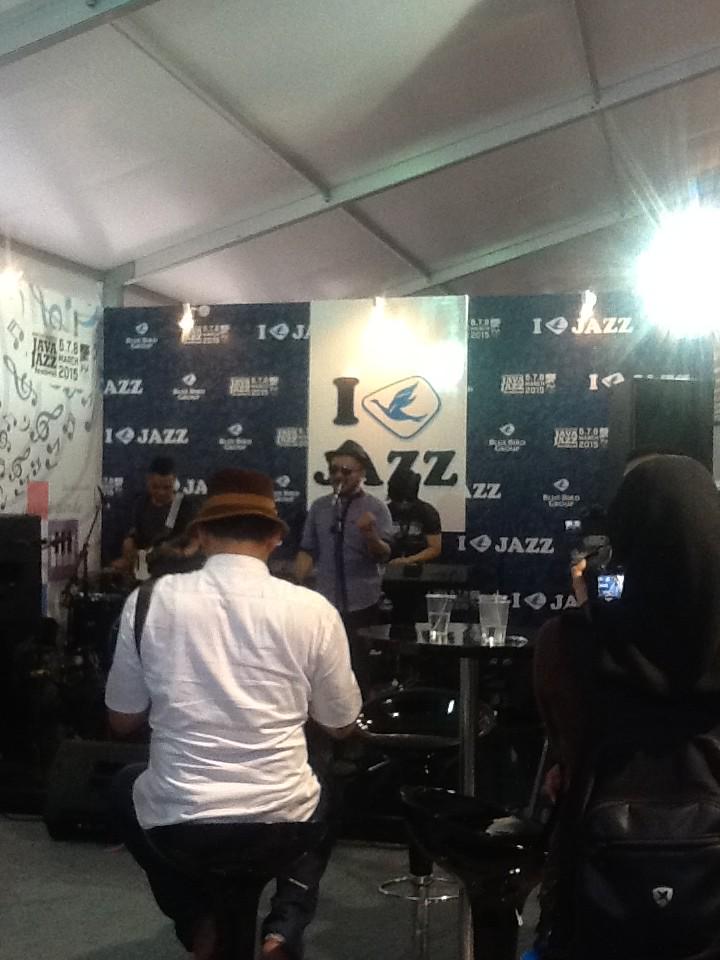 bluebirdgroup's tweet photo. JAVE in on the Blue Bird Jazz stage. Enjoy... :) #BlueBirdJazz http://t.co/BC41tqRO9Z