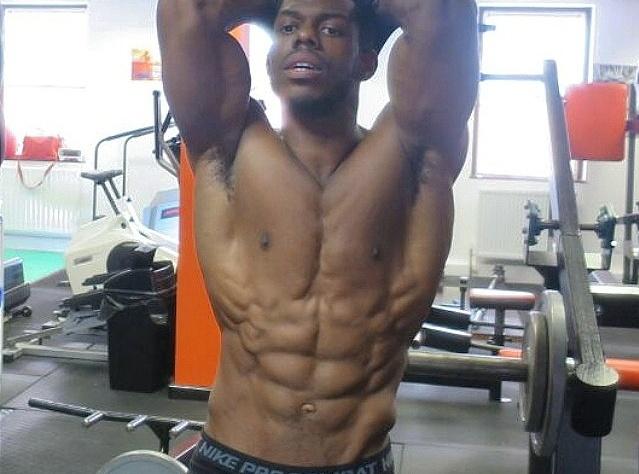 aikeem_r's tweet photo. FLEEEXXX FRIDAY BABY 💪 @USN_UK #USNFLEXFRIDAY #FLEXFRIDAY #ChallengeYourself 💪 #NothingButProgress #fitfam #abs #TGIF http://t.co/aovlhLE7Db