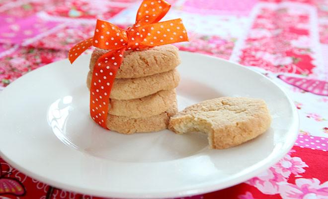 Zandkoekjes! Mmm, I love these cookies and they're so easy to make! You can find the recipe on diedot-lifestyle.com/delicious-cook…