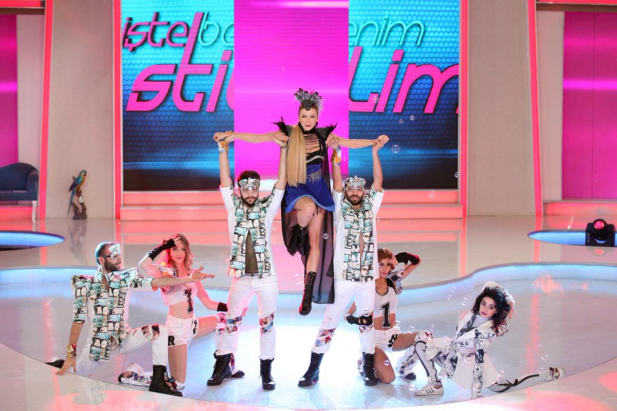 tv8's tweet photo. .@ivanasertivana ‘nın “Lady Gaga” kılığında sergilediği dansı ile #İşteBenimStilimElemeGecesi 21.30’da TV8’de… http://t.co/7w8WXIWjOZ