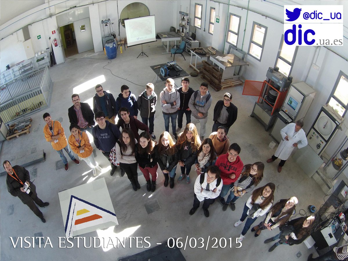 dic_ua's tweet photo. Cómo no, hoy tampoco podía faltar el ya clásico #selfiedron con los #FuturosIngenieros de la @EPSAlicante http://t.co/MoizFDo08z