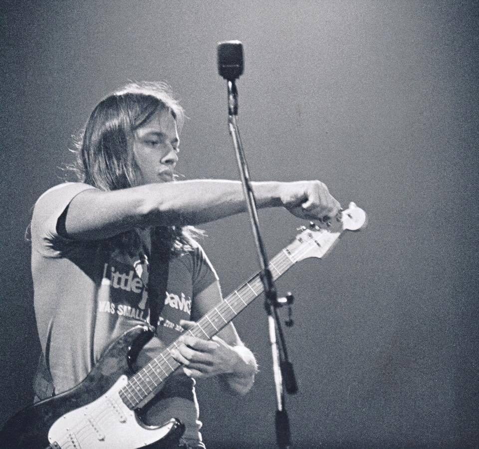 ¡¡Happy Birthday David Gilmour!!    al dios de la guitarra   