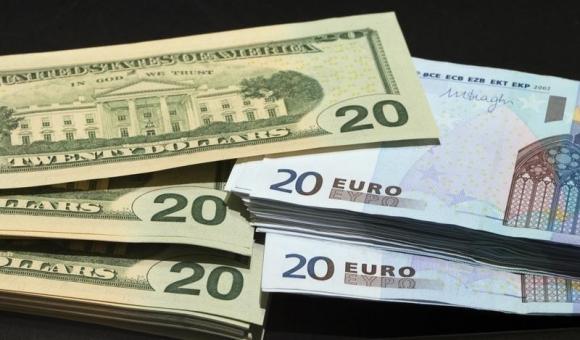 Forex: l'euro scende più del previsto