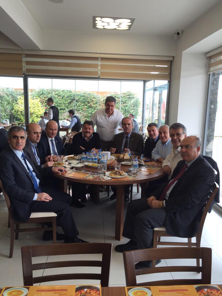 remzitopuk's tweet photo. Bursa BBB. Sn @recep_altepe Beşevler San.Sit. Esnaf Ziyaretinde. @Fasulyeli de yemek molası. http://t.co/HSfAQWDppc