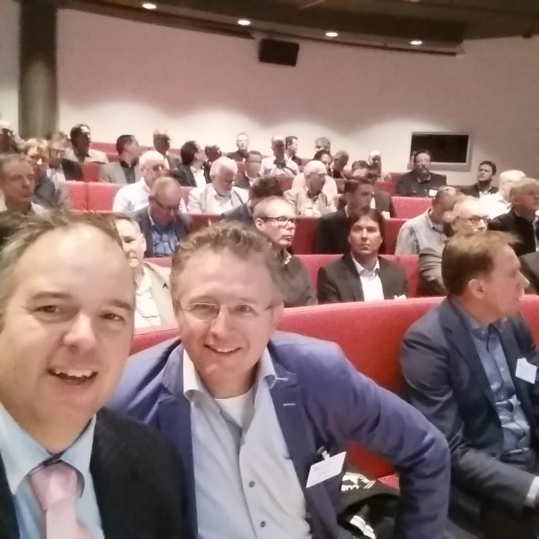 marcozelf's tweet photo. Leuke samenstelling voor #devriendenvanhetdatacenter met @ASingendonk @stijngrove @eluteijn #microsoft #computenext http://t.co/14Ia9dkZSh