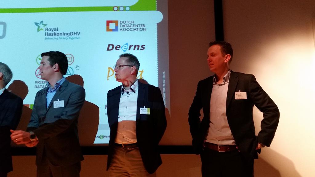 marcozelf's tweet photo. Leuke samenstelling voor #devriendenvanhetdatacenter met @ASingendonk @stijngrove @eluteijn #microsoft #computenext http://t.co/14Ia9dkZSh