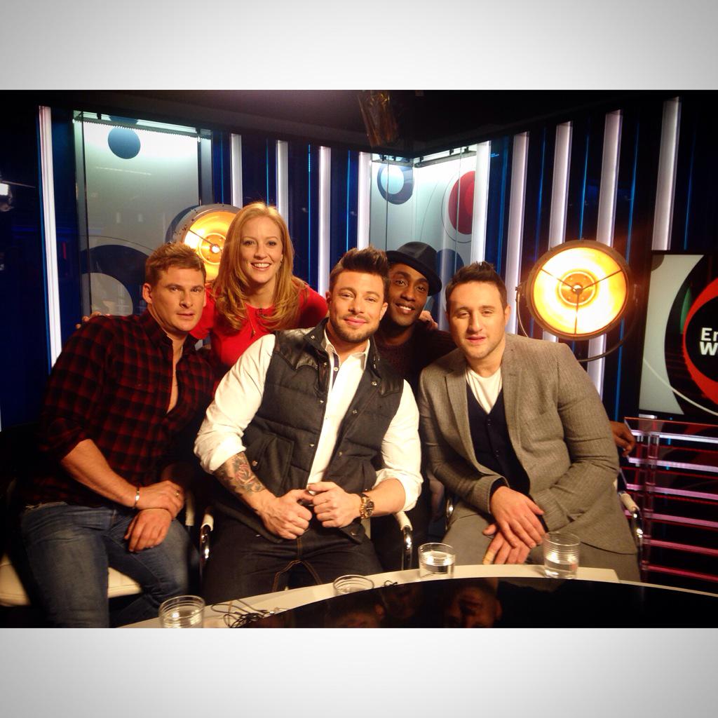 skysarahjane's tweet photo. Chatting to @officialblue on tomorrow's #EntertainmentWeek @skynews 15:30 & 8:30 #AllRise http://t.co/RQLlfOgIrS