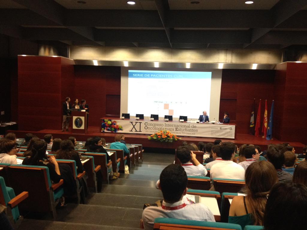 ceem_medicina's tweet photo. La oncología tiene futuro con estudiantes implicados, así lo demuestran en sus comunicaciones orales. #COEXI http://t.co/9jfAeJc5co