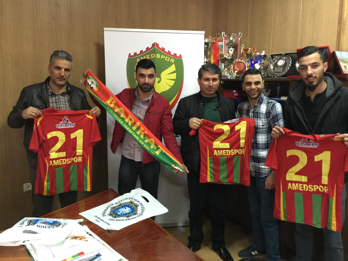 amedskofficial's tweet photo. Yurtsever taraftarlar Birliği Barikat Amedspor yeni yönetimimize hayırlı olsun ziyaretinde bulundular. http://t.co/RSHHxkipmb