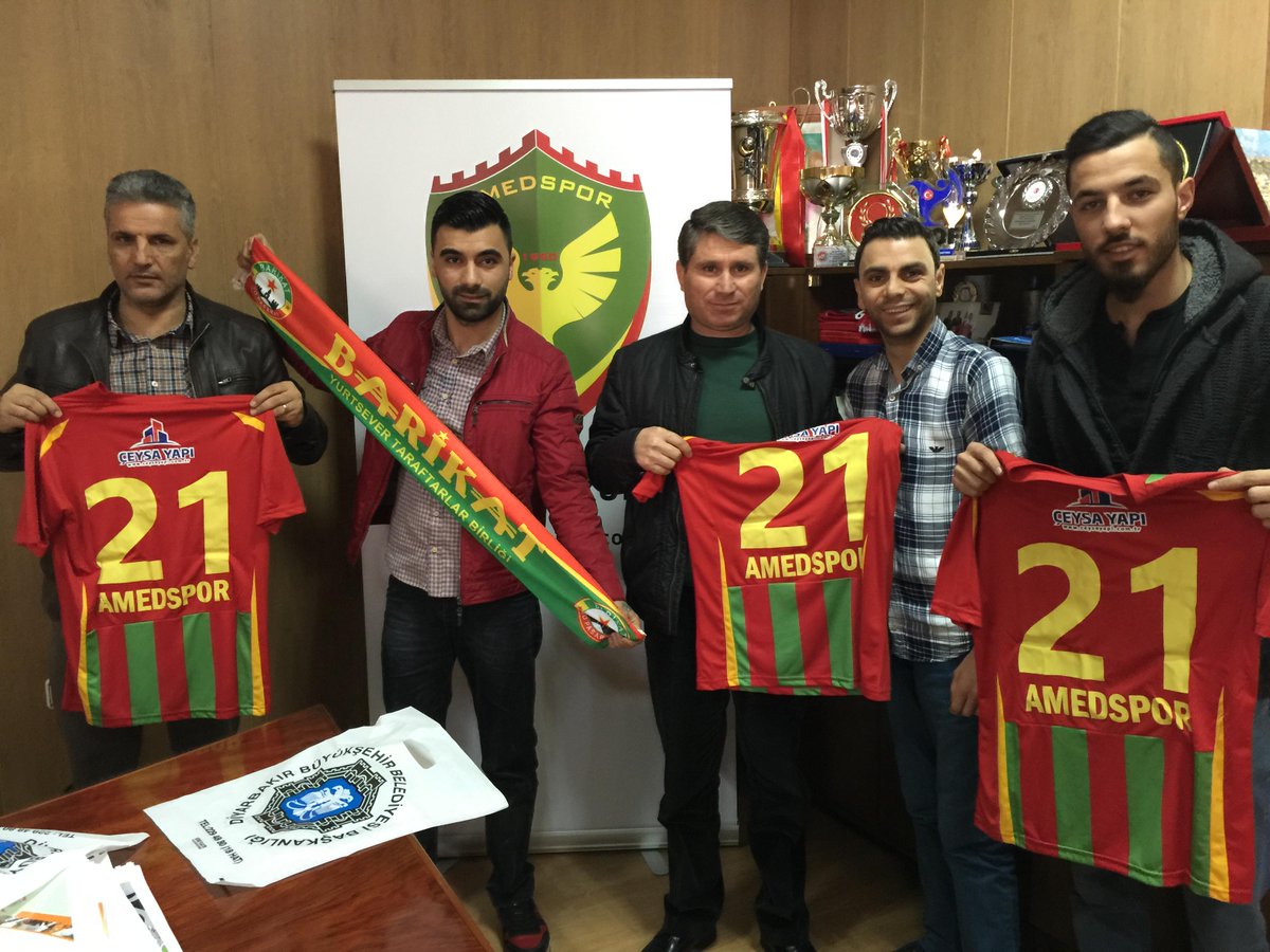 amedskofficial's tweet photo. Yurtsever taraftarlar Birliği Barikat Amedspor yeni yönetimimize hayırlı olsun ziyaretinde bulundular. http://t.co/RSHHxkipmb