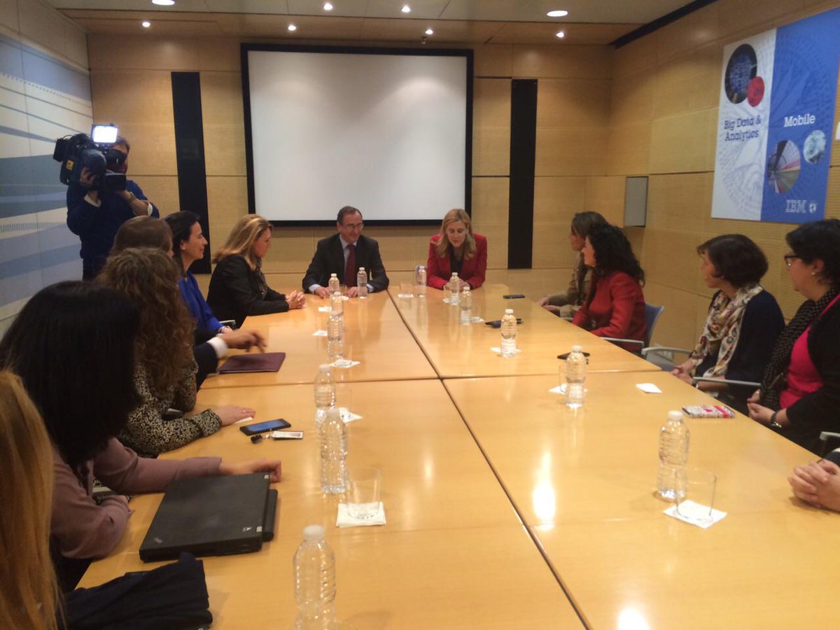 alfonsoalonso_a's tweet photo. Visita a @IBM_ES con motivo del Día Internacional de las Mujeres #8deMarzoPorLaIgualdad http://t.co/p3Ch3cPSlK