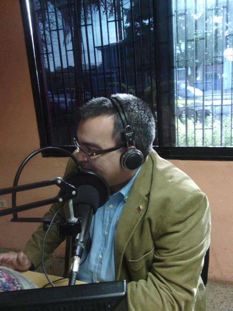 En Vivo #RevoluciónUnida con la conducción del Legislador y Director de Activa 104.5 fm Rafael Torrrealba...