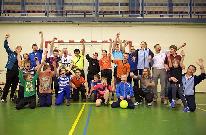 ForzaPECZwolle's tweet photo. PEC Zwolle zet zich in voor G-voetbal. Zo mogen bij #ZWOcam vijf G-voetballers in de rust penalty’s nemen op Zwolfje. http://t.co/NTjU6eySQV