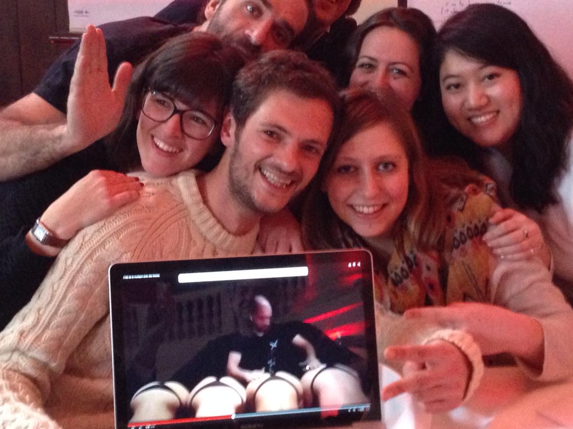 nicolasbordas's tweet photo. Le #FesseTyClaque inventé par la Qteam @auditoire á Amsterdam ;-) #Antislap http://t.co/nU1btXwPb6
