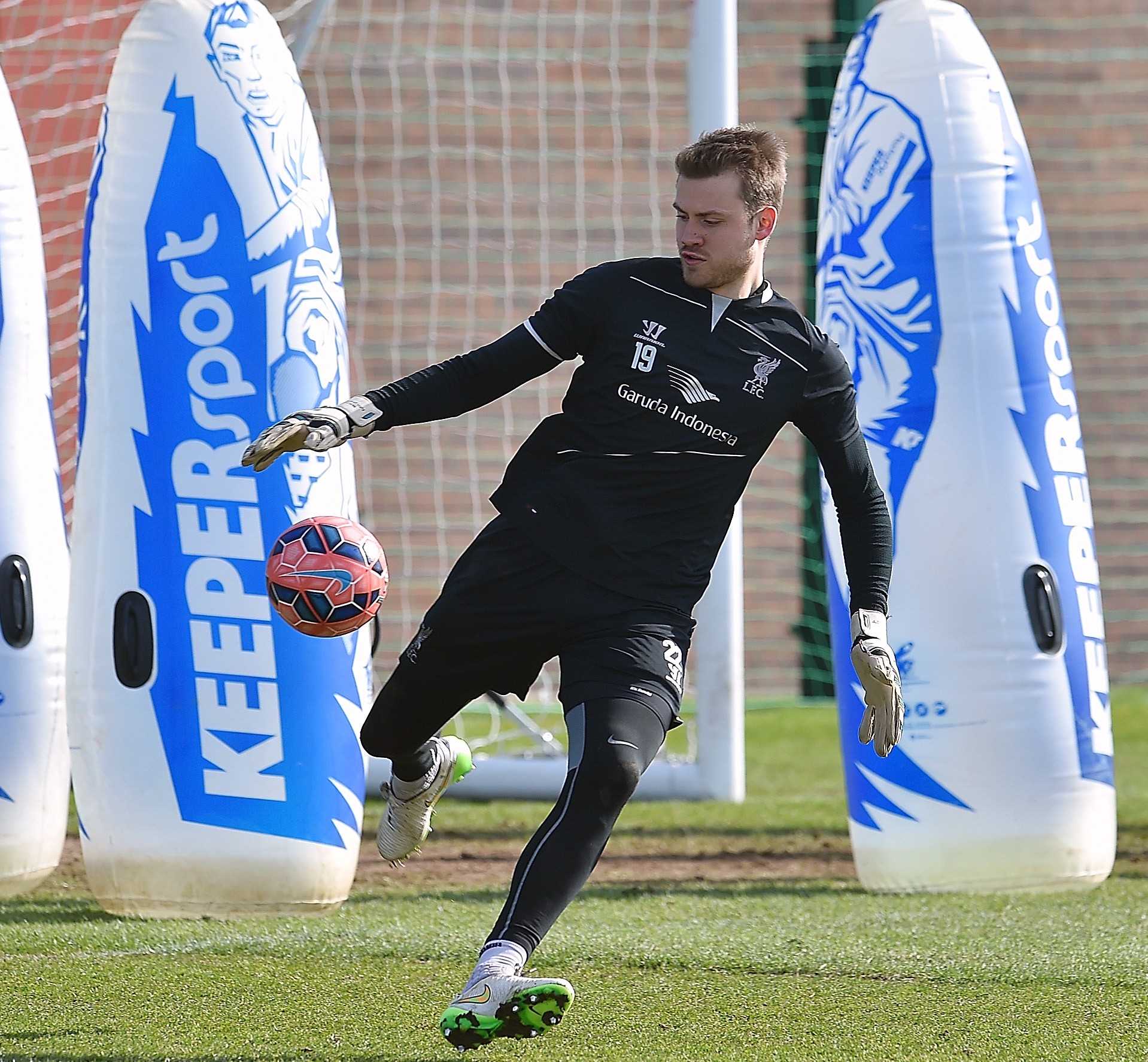 Happy 27th Birthday to Simon Mignolet!! 