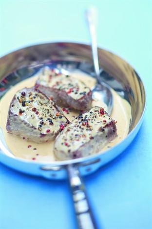 laroussecuisine's tweet photo. Pavés de #rumsteck, crème au poivre et au #whisky > http://t.co/KFTNHi9Hoh
Une recette digne d'un chef ! http://t.co/otj13Jp0RG