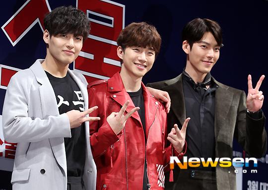 all_Kdramamovie's tweet photo. Kang Ha Neul, Kim Woo Bin, dan Junho 2PM akan tampil di acara 'Running Man'. Ini pasti promosi movie "Twenty" deh. http://t.co/qNAJBgjGWx