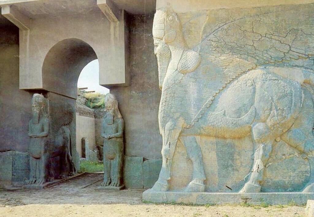 MinistereCC's tweet photo. La Directrice générale de l’@UNESCO condamne la destruction du site archéologique de Nimrud > http://t.co/OCcdJO0eBZ http://t.co/7K3XAYD2Bc