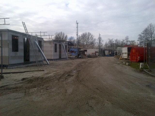 Ook op locatie oude politiebureau in Burgum wordt gebouwd aan 8 vrijstaande woningen.