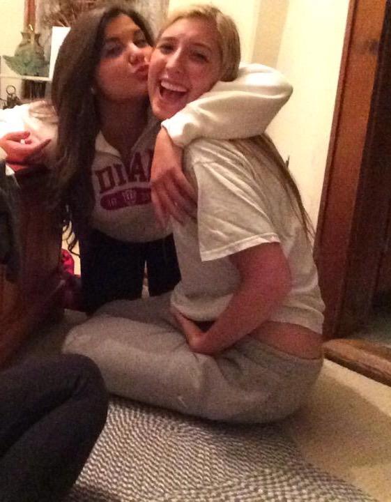 jessLneves's tweet photo. happy birthday to this gem @meagandalyy miss you! 😘 http://t.co/R599VYqgwN