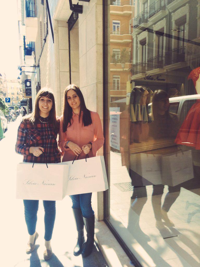 Ya estamos vestidas para la boda de la preciosa <a href="/jinmapa/">Inma Apa</a> Dos vestidos preciosos <a href="/1sillaxamibolso/">SilviaNavarro</a>  #bodorrio #quedana'