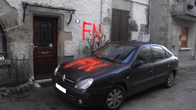 IsrafilElRafa's tweet image. La voiture et la façade d’un candidat #FN ont été saccagées

On voit de quel côté est la haine
fn12.fr/?p=4934