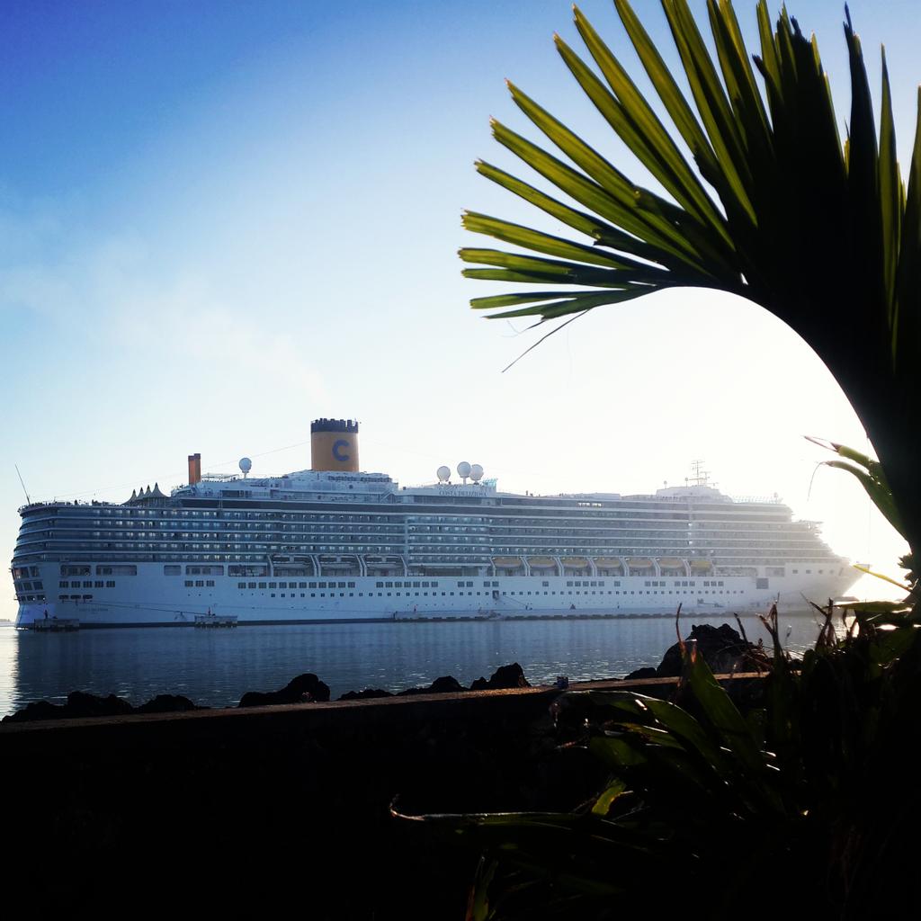 tongaholiday's tweet photo. Malo e lelei Costa Deliziosa welcome to the Kingdom of Tonga!
#Tonga #CruisShipDay #CostaDeliziosa @CostaCruises http://t.co/ovyBeNjD4l