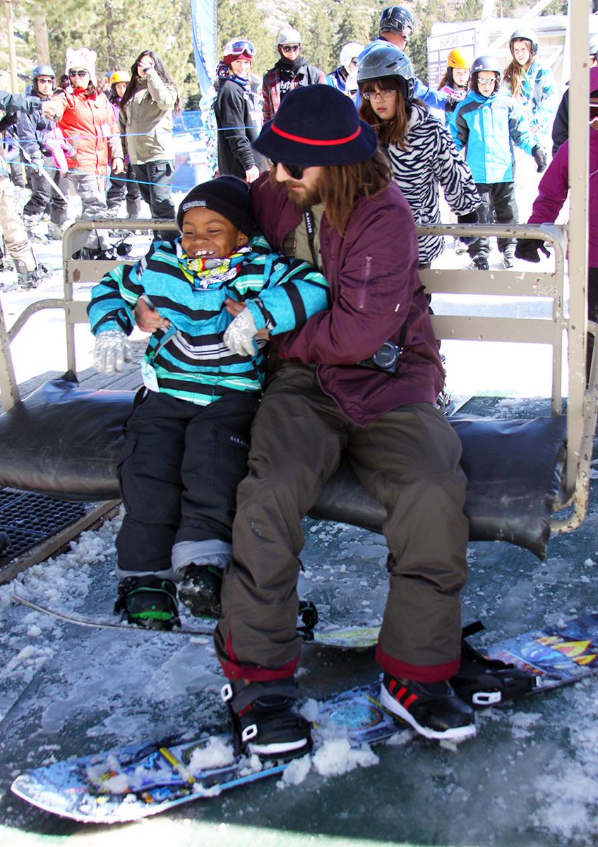 mthigh's tweet photo. The @686 crew stopped by with #ForestBailey to work with the Boys & Girls Club on their skills. #Mthigh #Giveback http://t.co/nzryR189U6