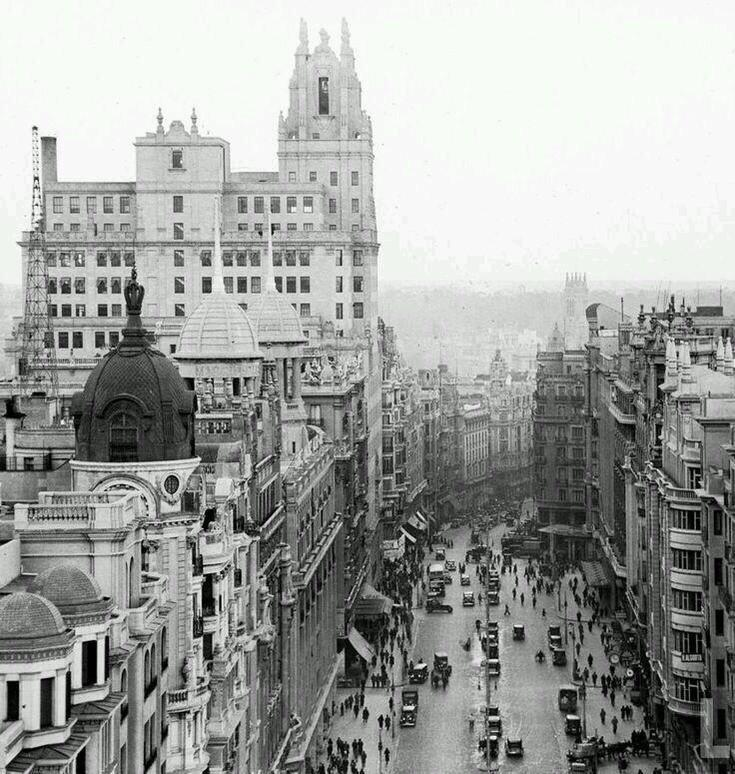 sabiastuque_'s tweet photo. Gran Vía, Madrid, 1921. #Madrid #España http://t.co/XfYsAR9gOn