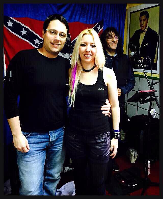LaberintoFM's tweet photo. En #ElvisHome @millonariorojo @MiyukiSon @EddyRiderX http://t.co/RFeBwIWD3e