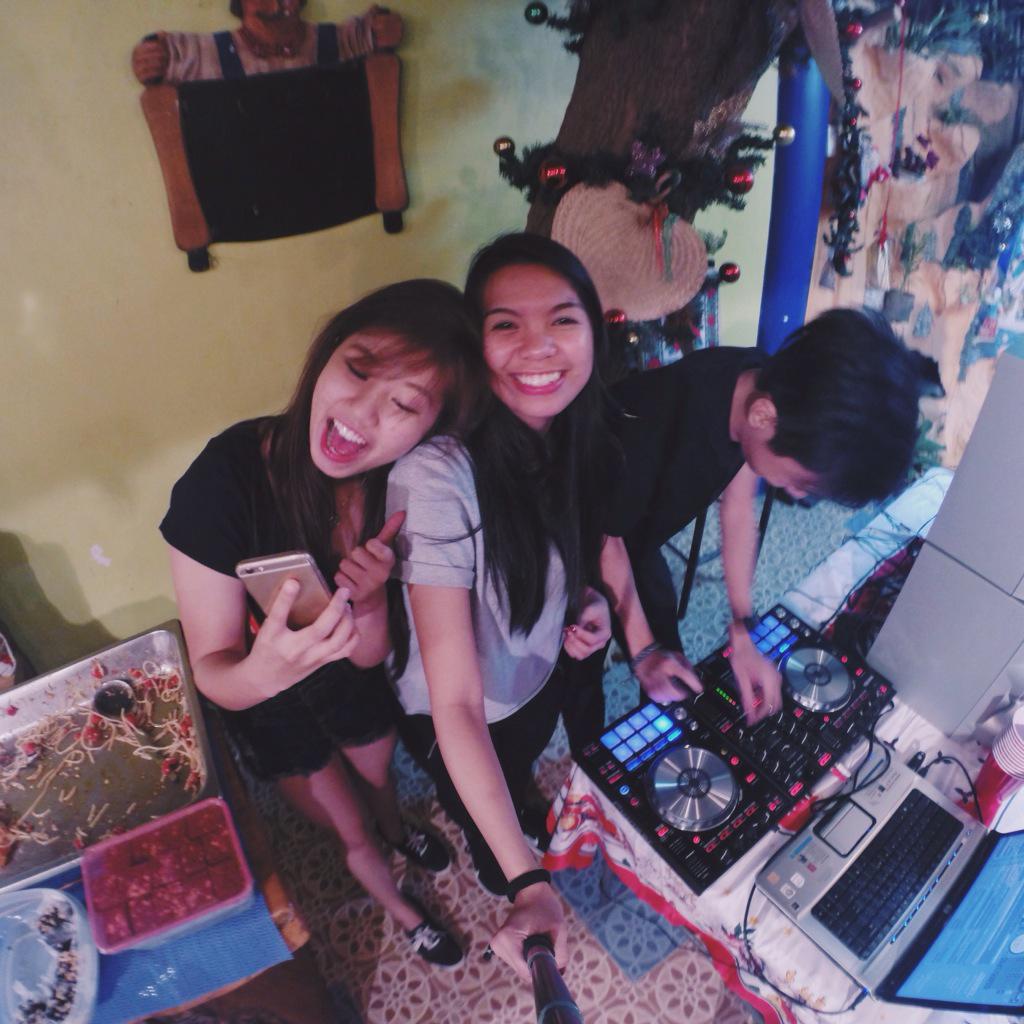 clarissasy's tweet photo. Happy birthday kiki!! So proud of you, congrats #Alexa2015!! Miss you and love you! @tarynnavarro 💕 (ft. Dj tien) http://t.co/RR9xEiY5wX