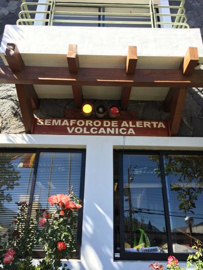 municipiopucon's tweet photo. Último minuto, se baja a alerta amarilla la condición en la comuna. Pronto comunicaremos informe http://t.co/e2Kdsgv8C1
