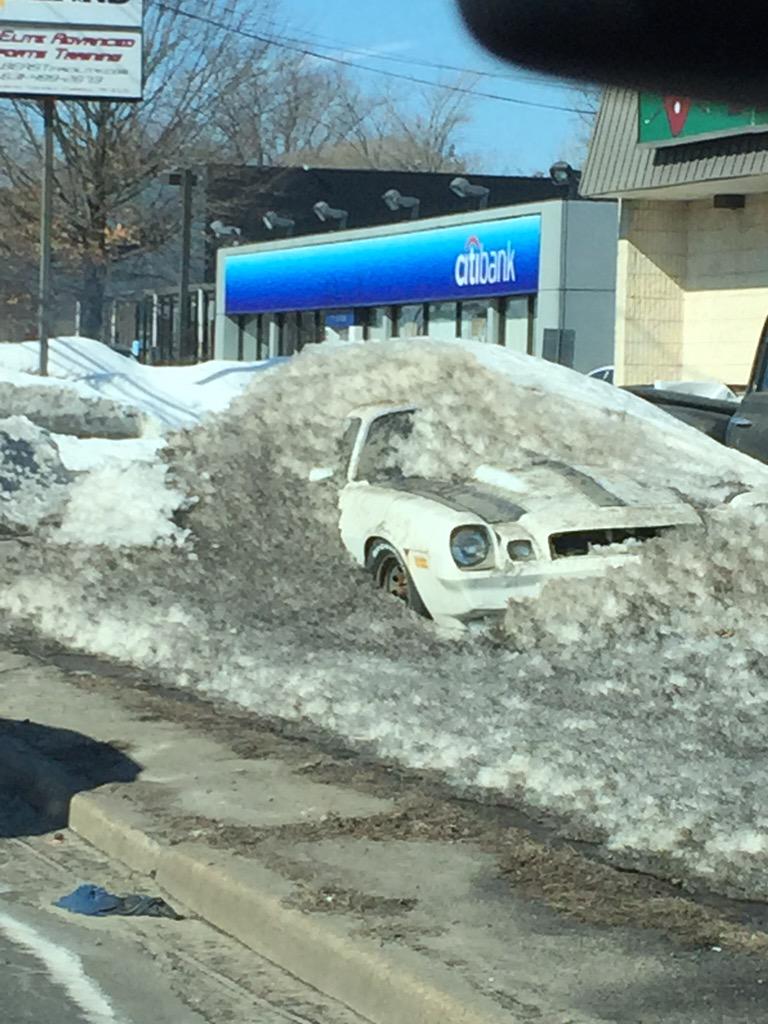 BrianMehlingMD's tweet photo. Too much snow ⛄️ http://t.co/BBnXDMcG9u