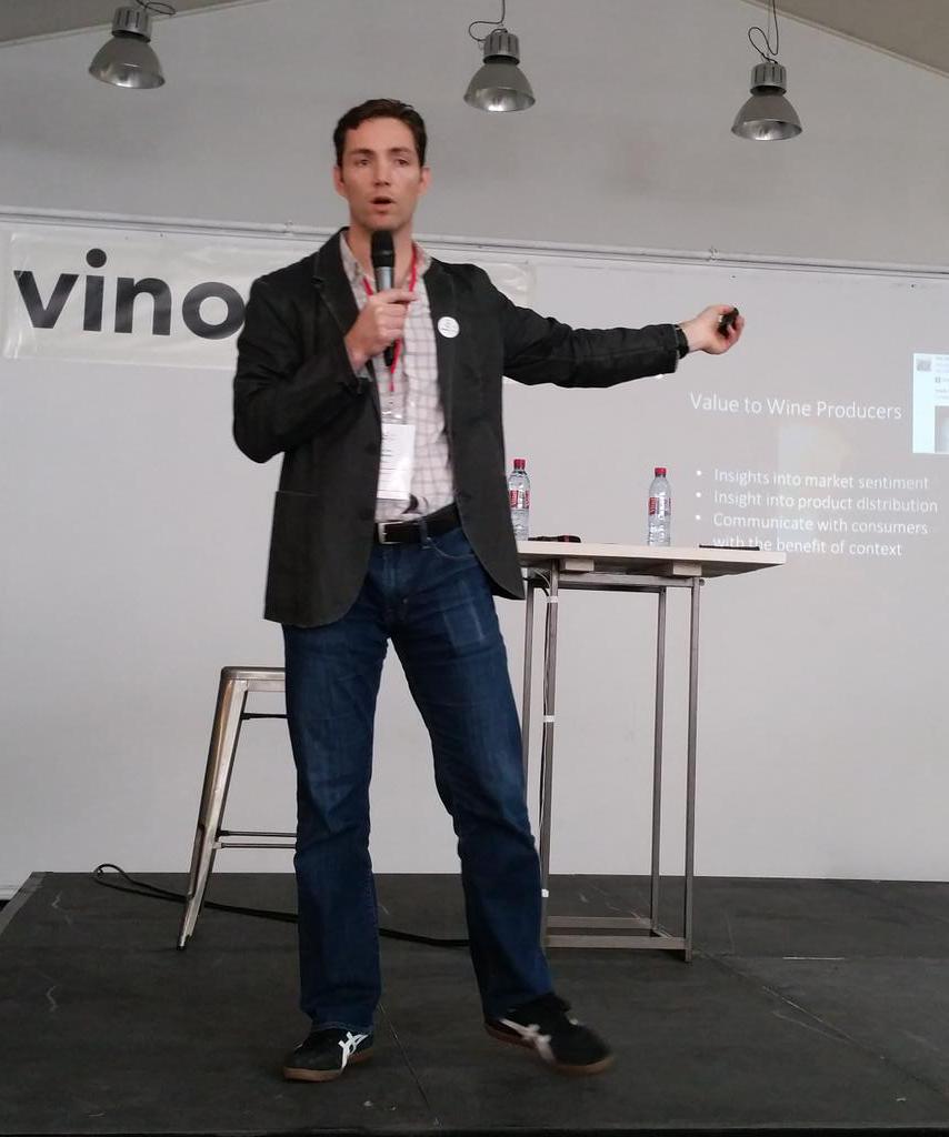 Mets_Vins's tweet image. Torben / @fakedane présente le futur de @vivino au #vinocamp