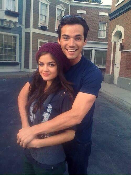 ipostbadpll's tweet photo. ezria💋 http://t.co/vDCJ8FpT4j