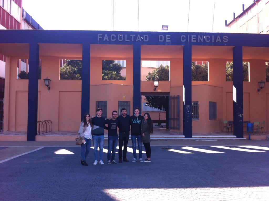 virlechantuan's tweet photo. Los olímpicos de Química de @lasallevirlecha preparados para la acción http://t.co/RLik3hMRPV