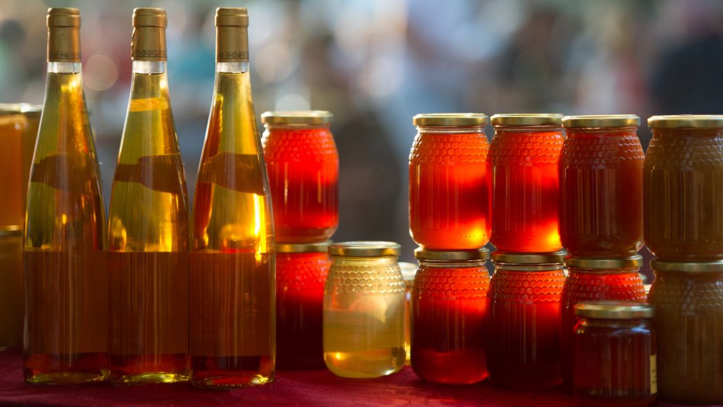 Eater's tweet photo. Here's why you should be drinking mead right now: http://t.co/drpEQ5k67v http://t.co/Hwcrms76Or