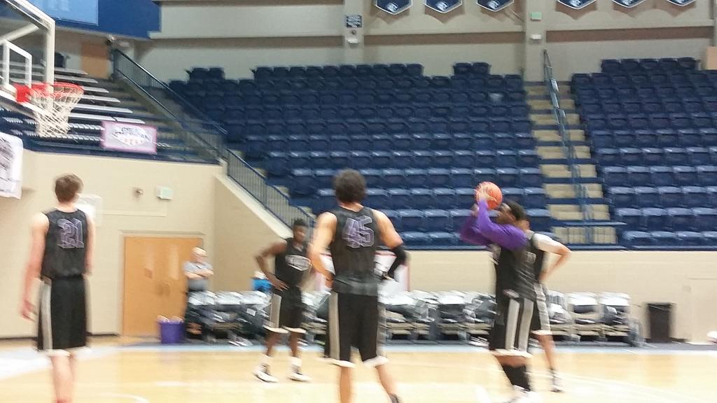 OuachitaTigers's tweet photo. MBB: @OBUHoops is at Bruin Fieldhouse in Bartlesville. Tigers face SWOSU at 5:45 PM. http://t.co/YnRivJwUSK