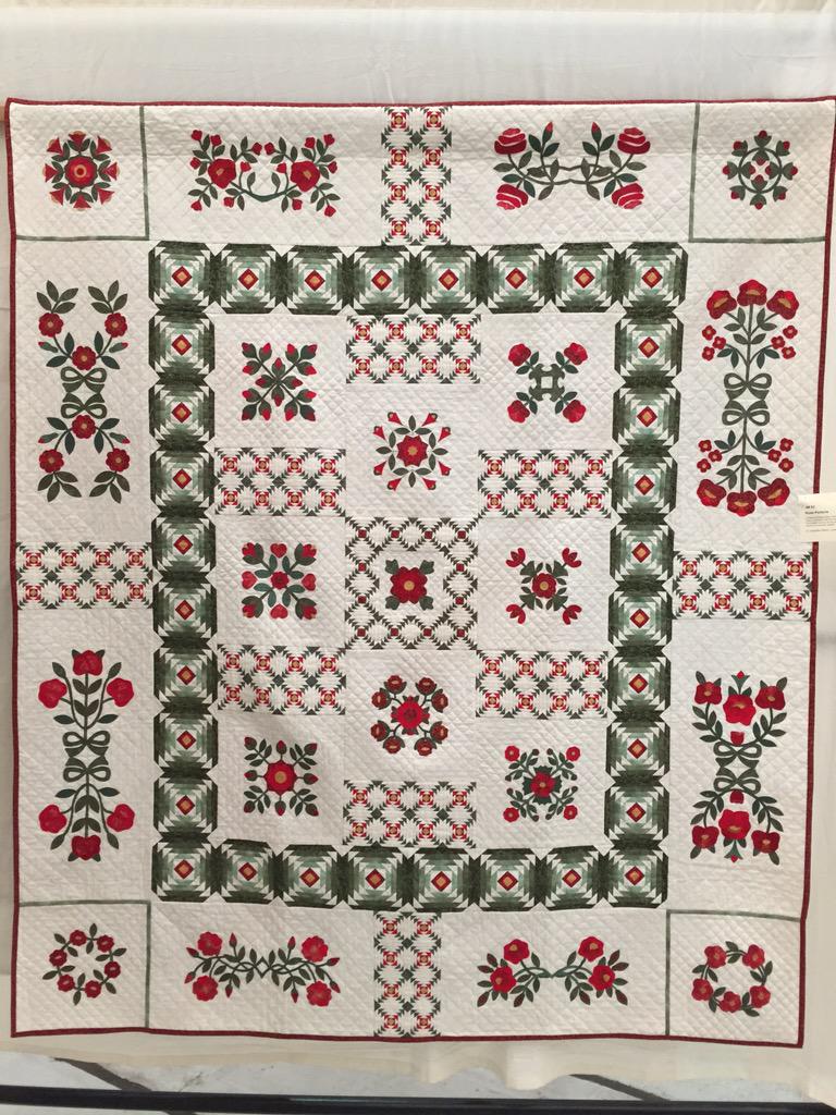 creativegrids's tweet image. Quilt show at Duxford first day G8 quilt display.