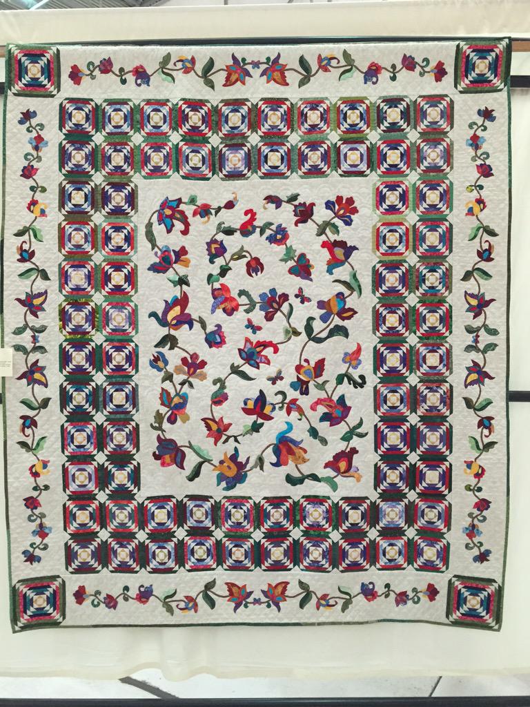 creativegrids's tweet image. Quilt show at Duxford first day G8 quilt display.