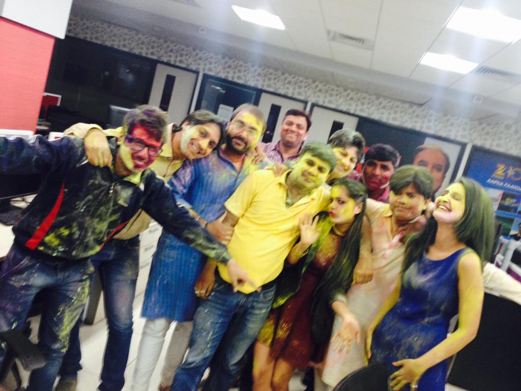 RaoKarunya's tweet photo. #workingholi #worldcupwar #jeetkiholi #WeWontGiveItBack #afterworkfun @AmitKanaujia http://t.co/rQqQtUZ6DT