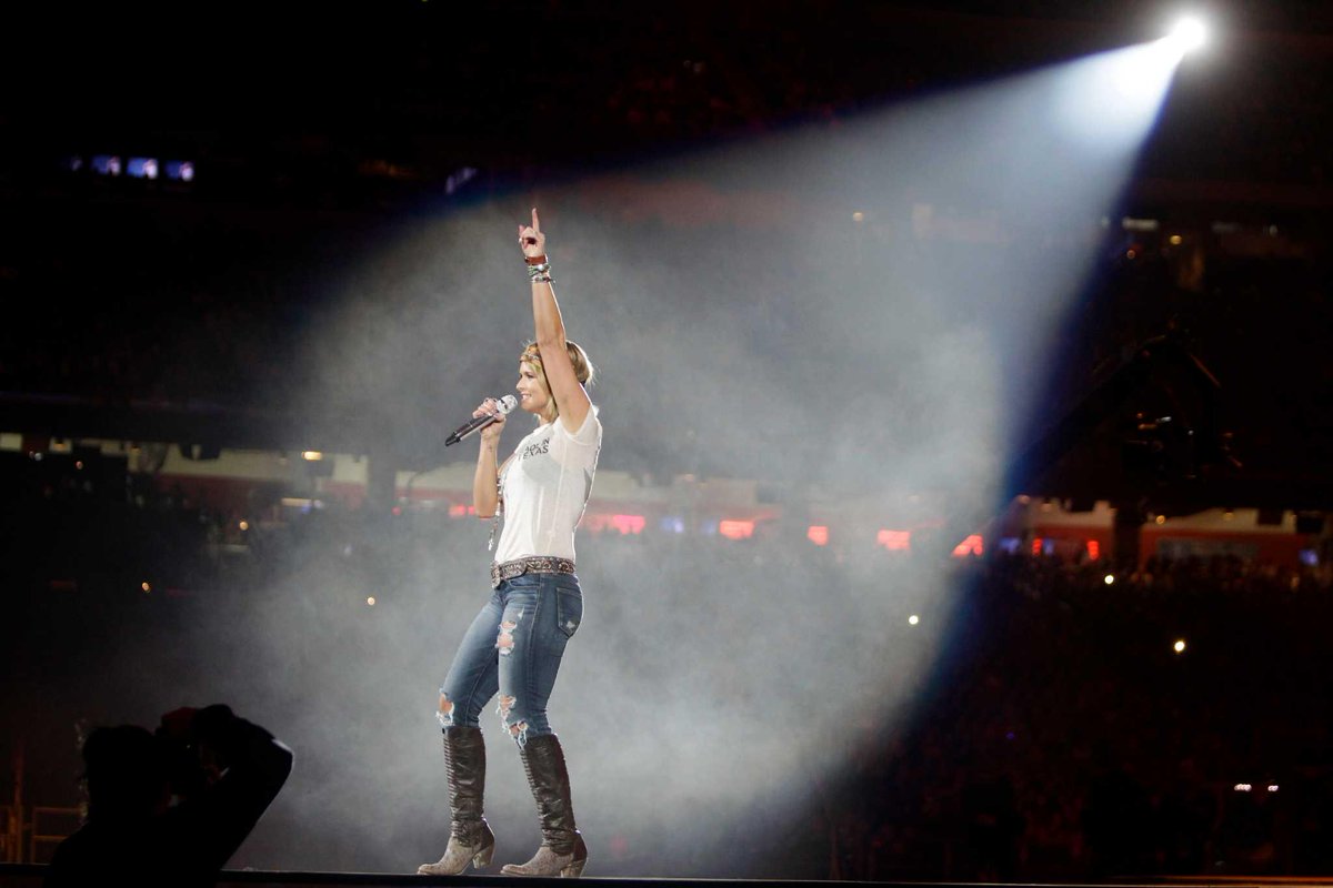 PistolAnniesLuv's tweet photo. Miranda at the Houston Rodeo in Houston, TX (3/05/15) (3) [Source @HoustonChron] @MirandaLambert @alexweedenmusic http://t.co/UiMpz9zt03
