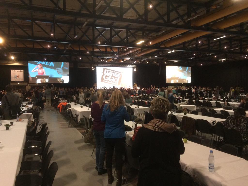 mettekliimdue's tweet photo. Danseglæde #fagkongres http://t.co/3fSws1V1Cv