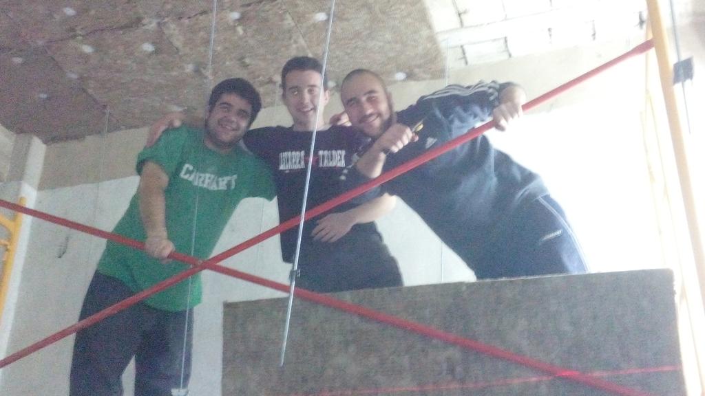 Bateofficial's tweet photo. La cueva del bate preparándose para la insonorización http://t.co/QEQDzYGHvy