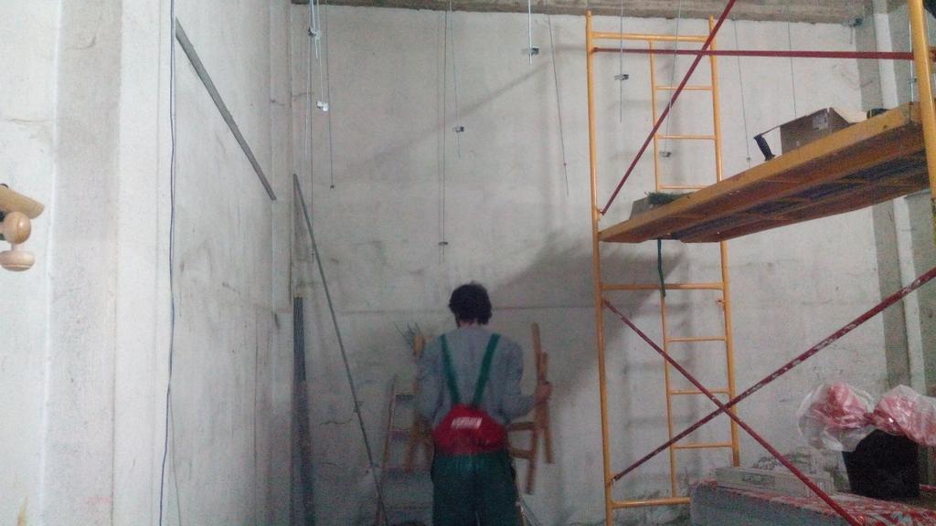 Bateofficial's tweet photo. La cueva del bate preparándose para la insonorización http://t.co/QEQDzYGHvy