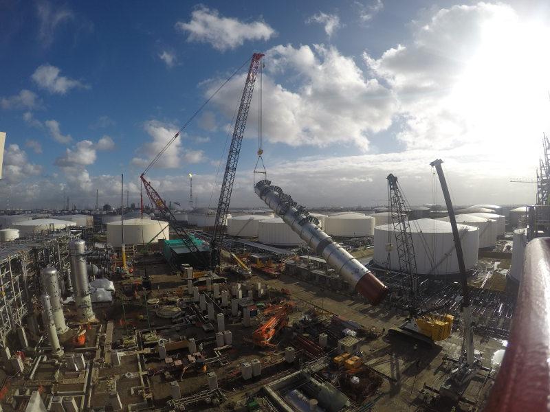 HeavyLiftPFI's tweet photo. #ALE and #Aertssen install main fractioner at #Total refinery, Antwerp #optara @ALEHeavylift - http://t.co/qXpEOKWTVj http://t.co/nKhfCFmx9t