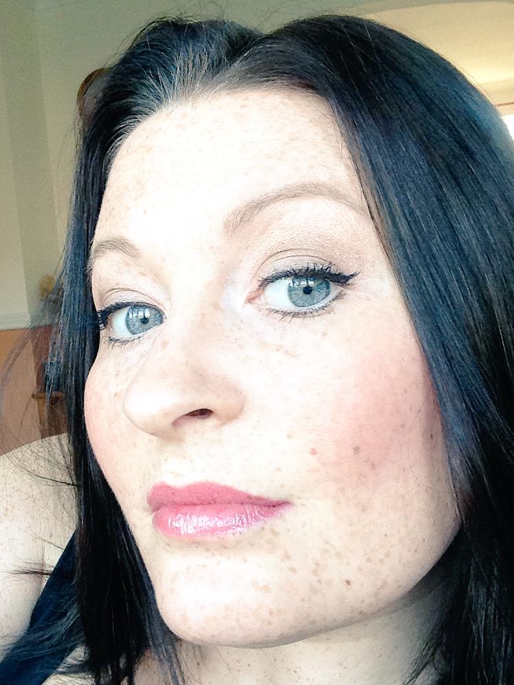 samanthaj_hobbs's tweet photo. Loving my new @Avon_UK lippie π #lippie #pinkwatermelon http://t.co/52kMHl5GwJ