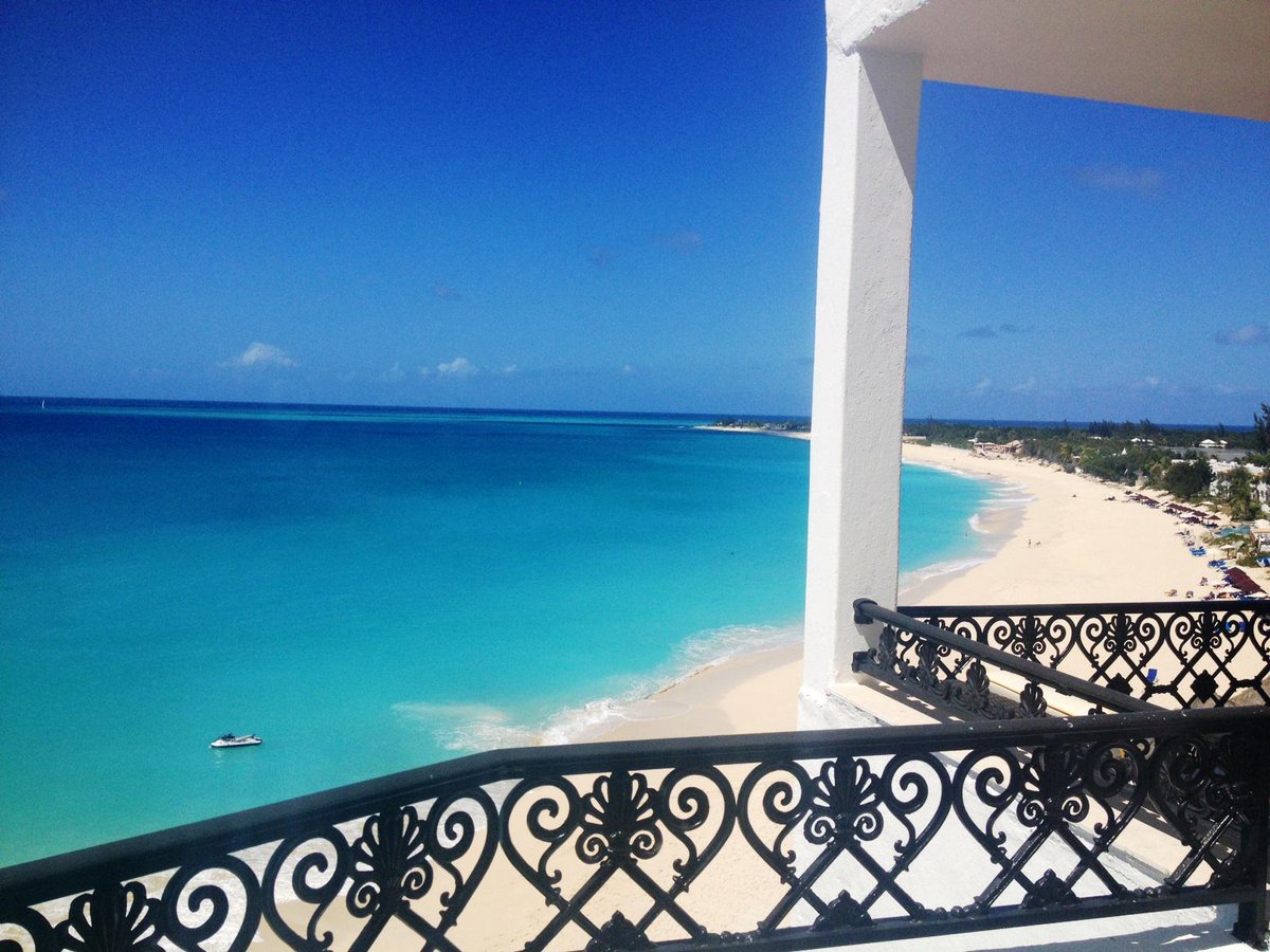lasamanna's tweet photo. Our guests wake up every morning to this beautiful setting. Now that's a room with a view! #DiscoverBelmond http://t.co/KJlJSCxElt