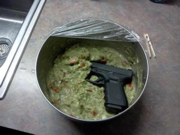 notrealgucci's tweet photo. GLOCKAMOLE http://t.co/UOKS8YhBgb